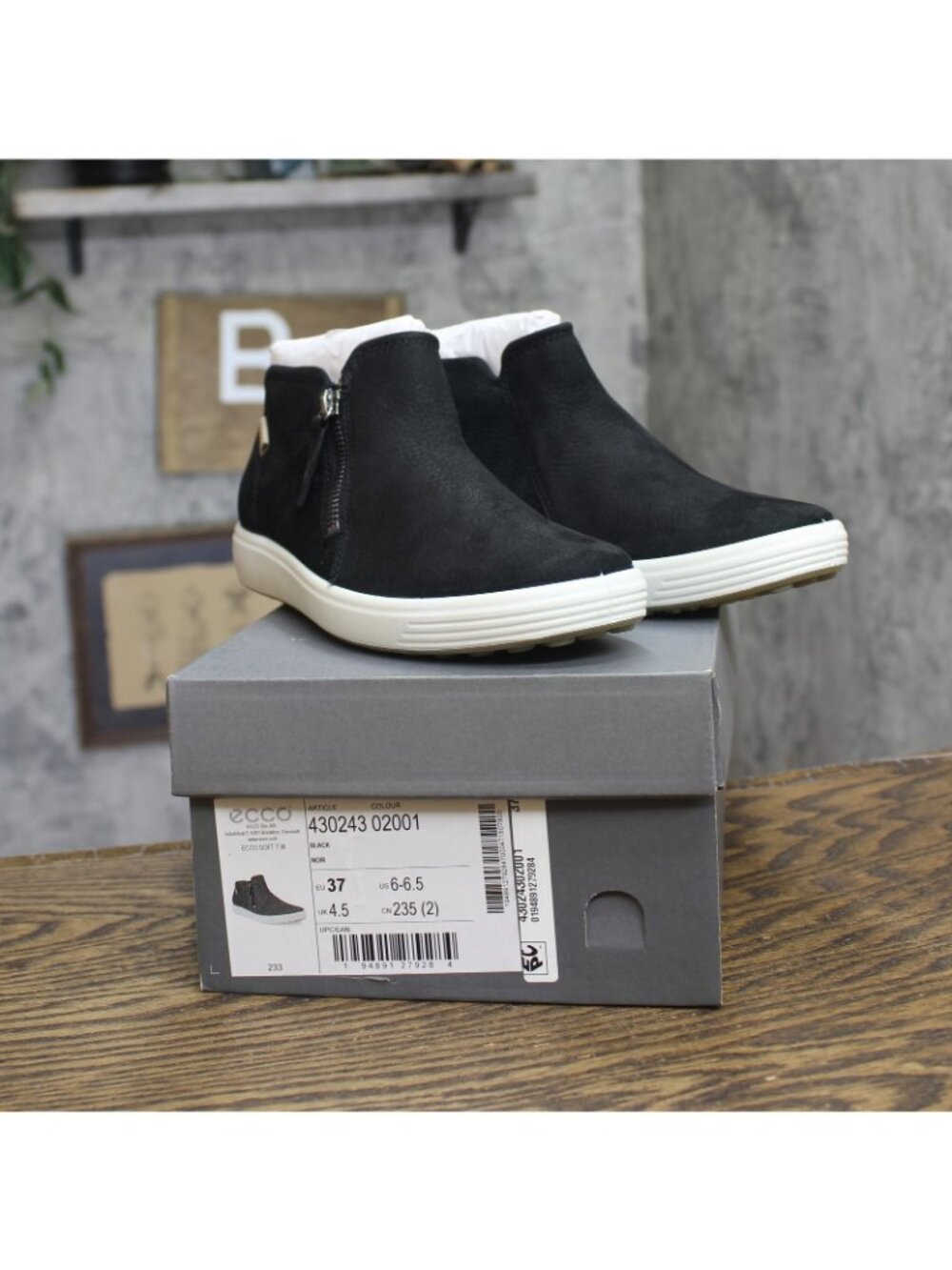 NWT Ecco 7 Side-Zip Low Bootie Sneaker 430243 Black Nubuck US 6M-6.5M (EUR 37) - Picture 2 of 13
